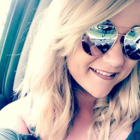 Meet your Posher, Tori - Picture 1 of 1